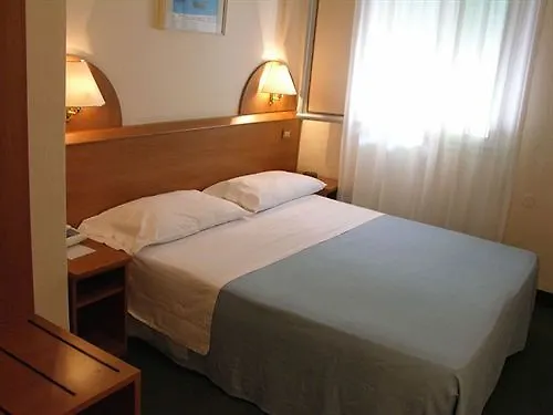 Helvetia Hotel 3*